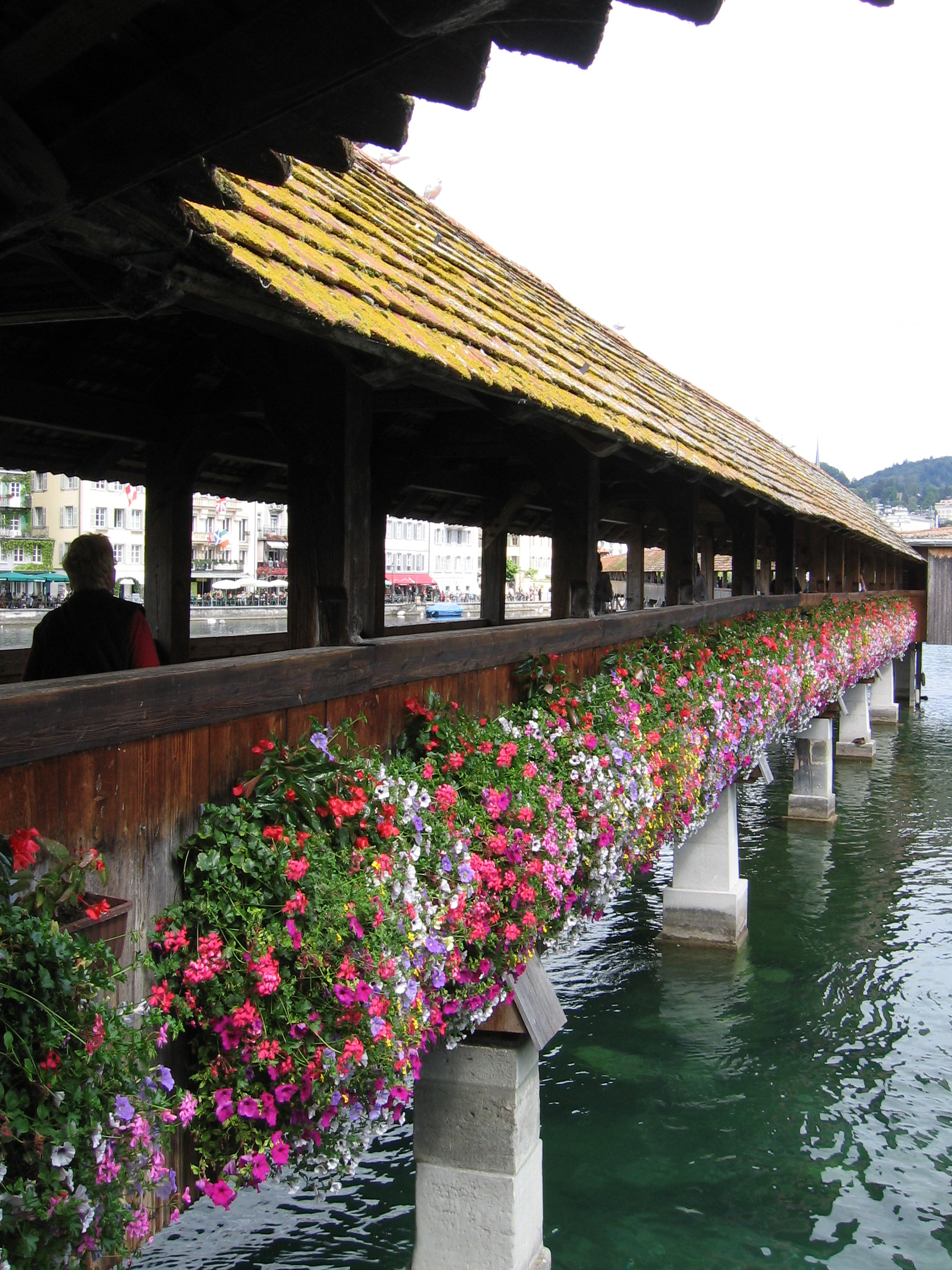 Zájezdy s turistikou - Švýcarsko - Švýcarsko -  Luzern - Kapellbrücke, tzv. Kapličkový most z roku 1333