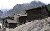 Pobytové zájezdy - Švýcarsko - Švýcarsko, Saas Fee, historické domy na kůlech, prý jako ochrana proti myším
